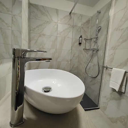 罗漫诺酒店 酒店